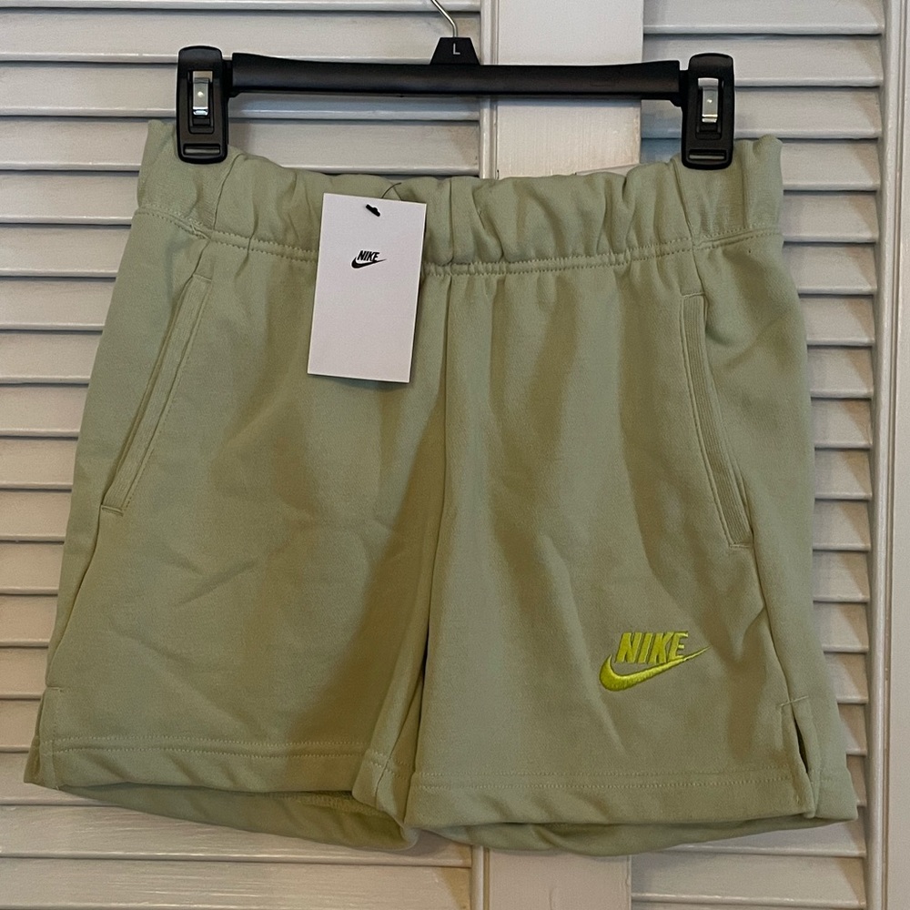 NWT Nike Girl’s Green Shorts Size L